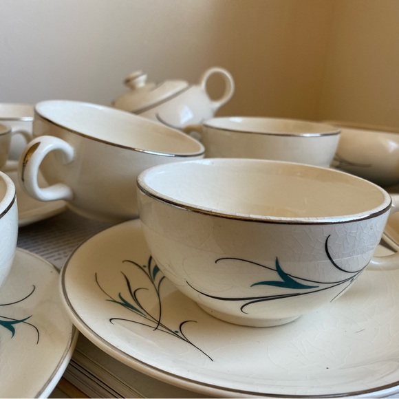 15 pieces set China Vintage Tea Set Sauce
all in great shape
unknown brand - Picture 5 of 9